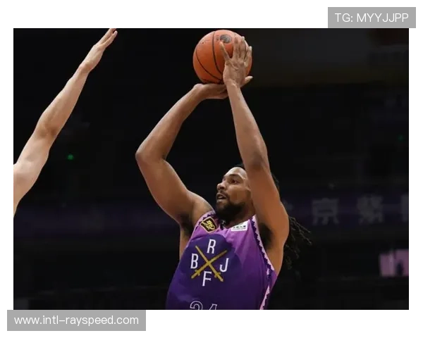 道格拉斯凭感觉预判克劳福德获胜 未透露具体原因